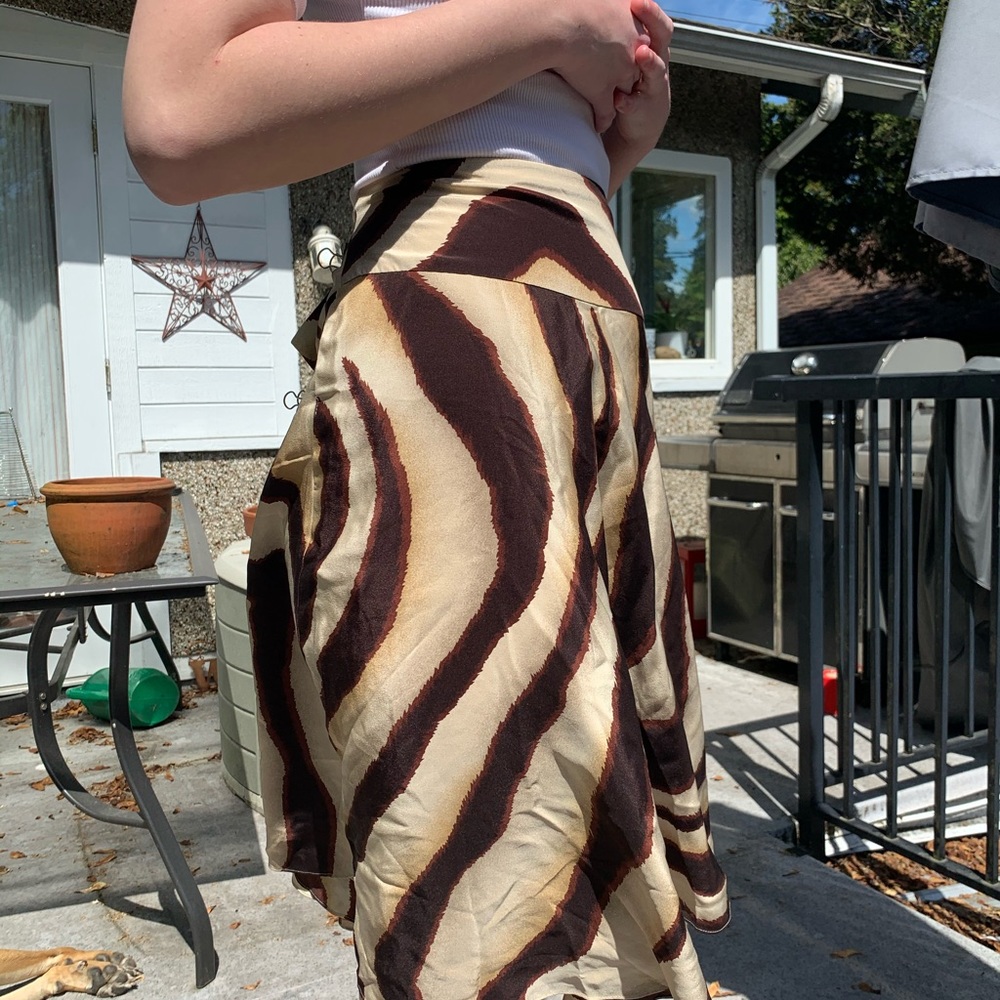 Ralph lauren zebra SILK skirt sz 14
Hundred percent silk never worn
Size 14 - Picture 3 of 8